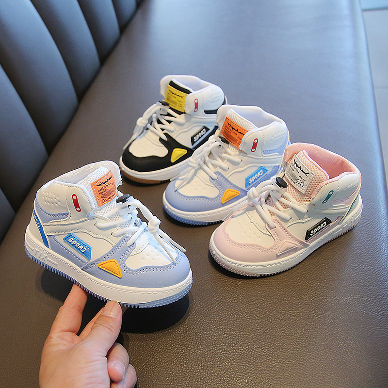 Badminton Junior - Sepatu tenis anak, olahraga tinggi modis