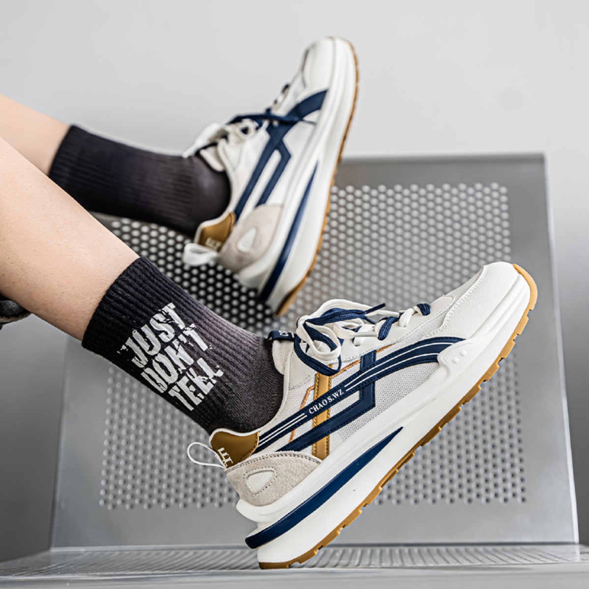 Sepatu Sneakers Pria Baru, Sol - Badminton Shoes ulasan dan harga